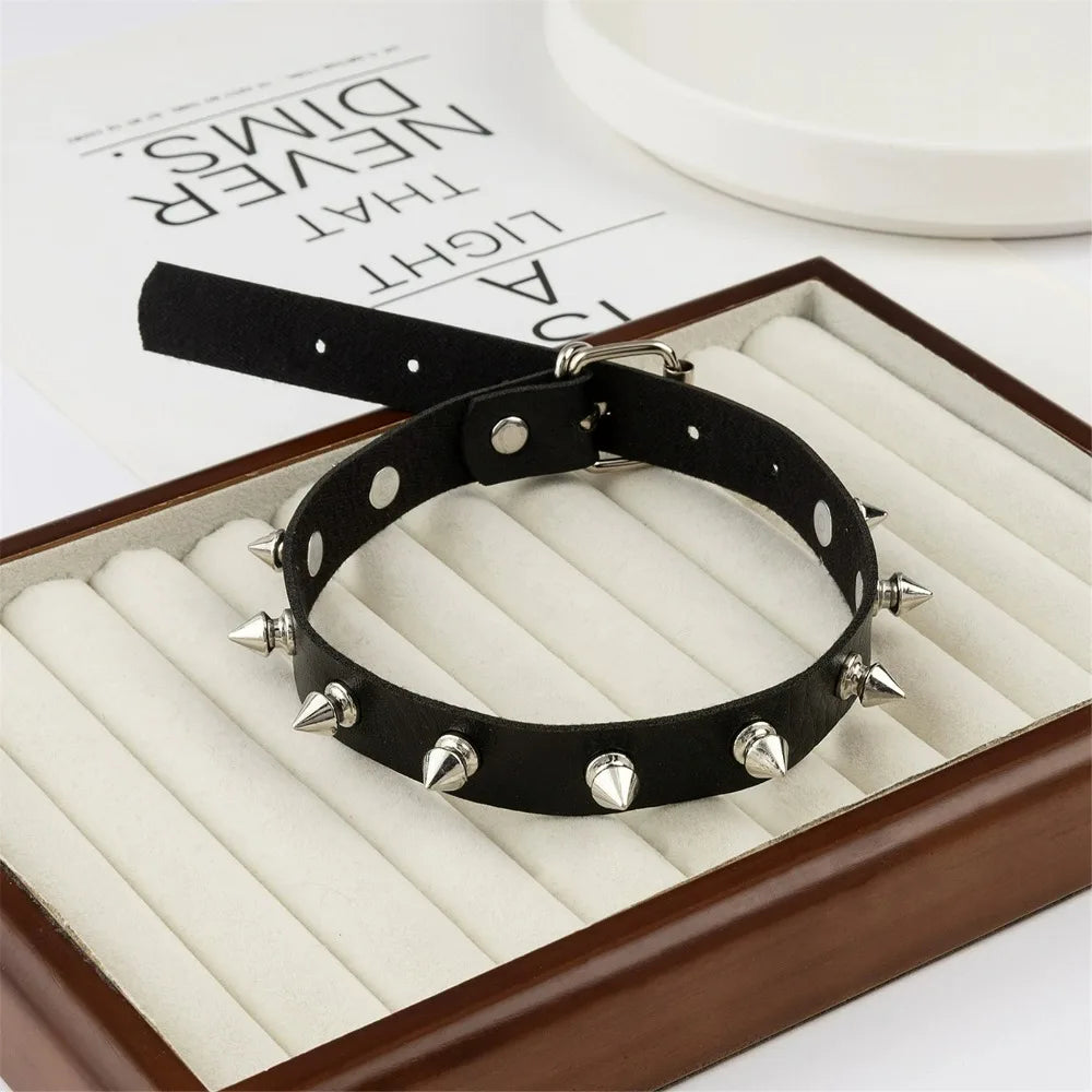 Nina Spiked Choker