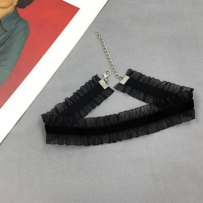 Clover Lace Choker