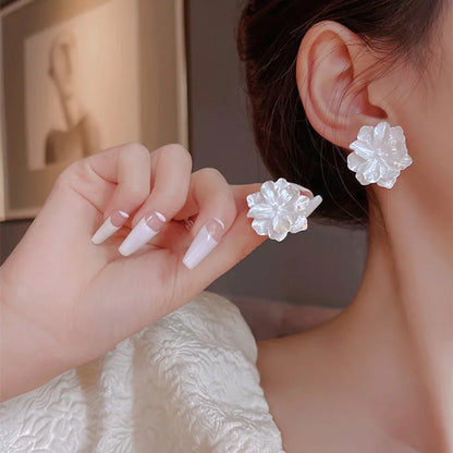Stevi Flower Earrings
