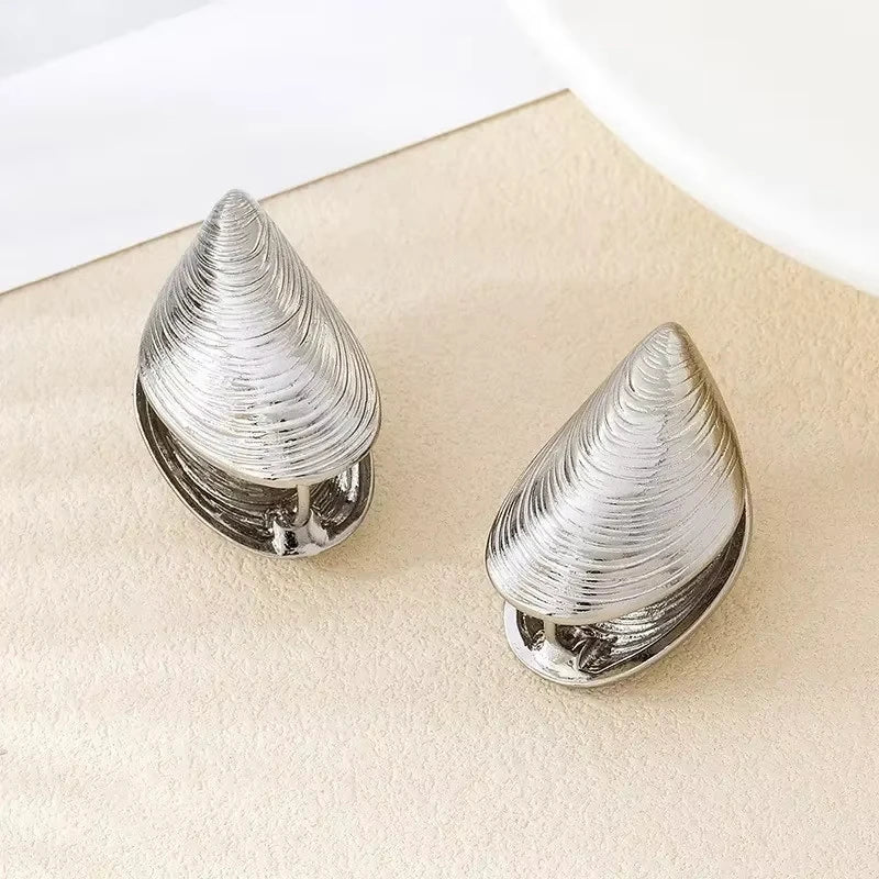 Tomi Shell Stud Earrings