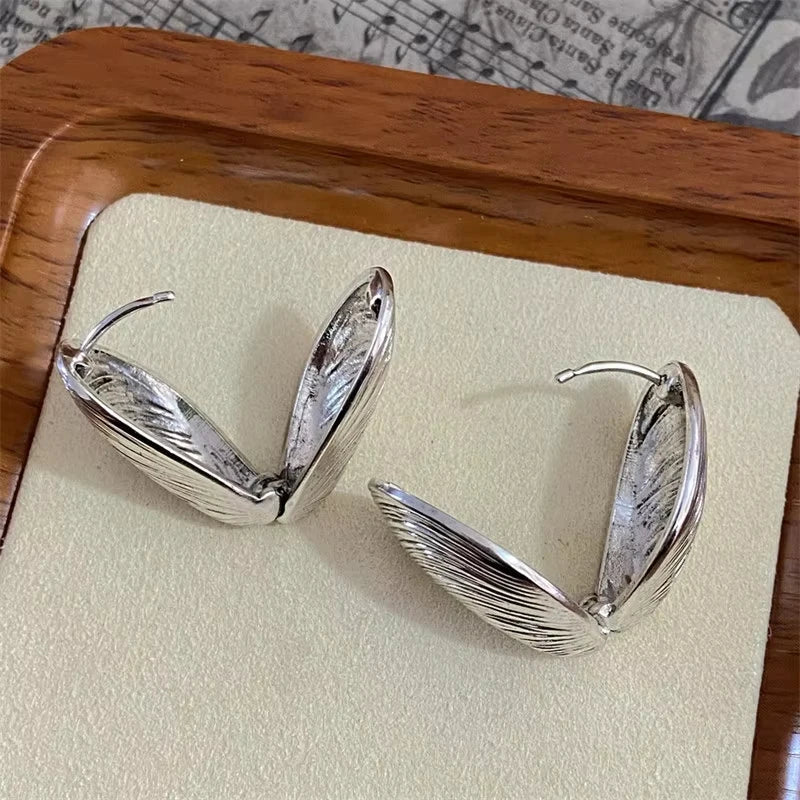 Tomi Shell Stud Earrings
