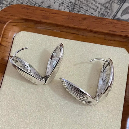Tomi Shell Stud Earrings