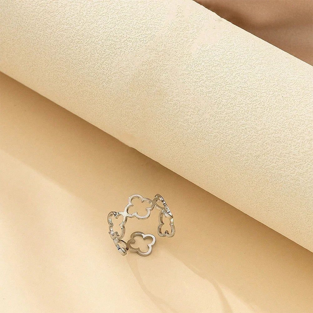 Stassi Four-Leaf Clover Ring