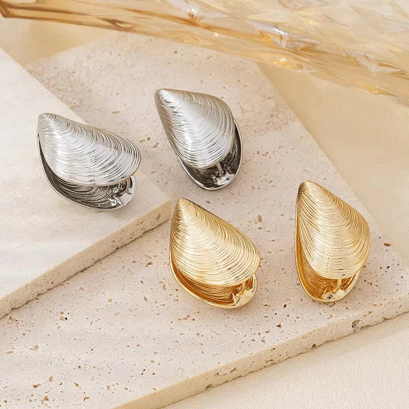 Tomi Shell Stud Earrings